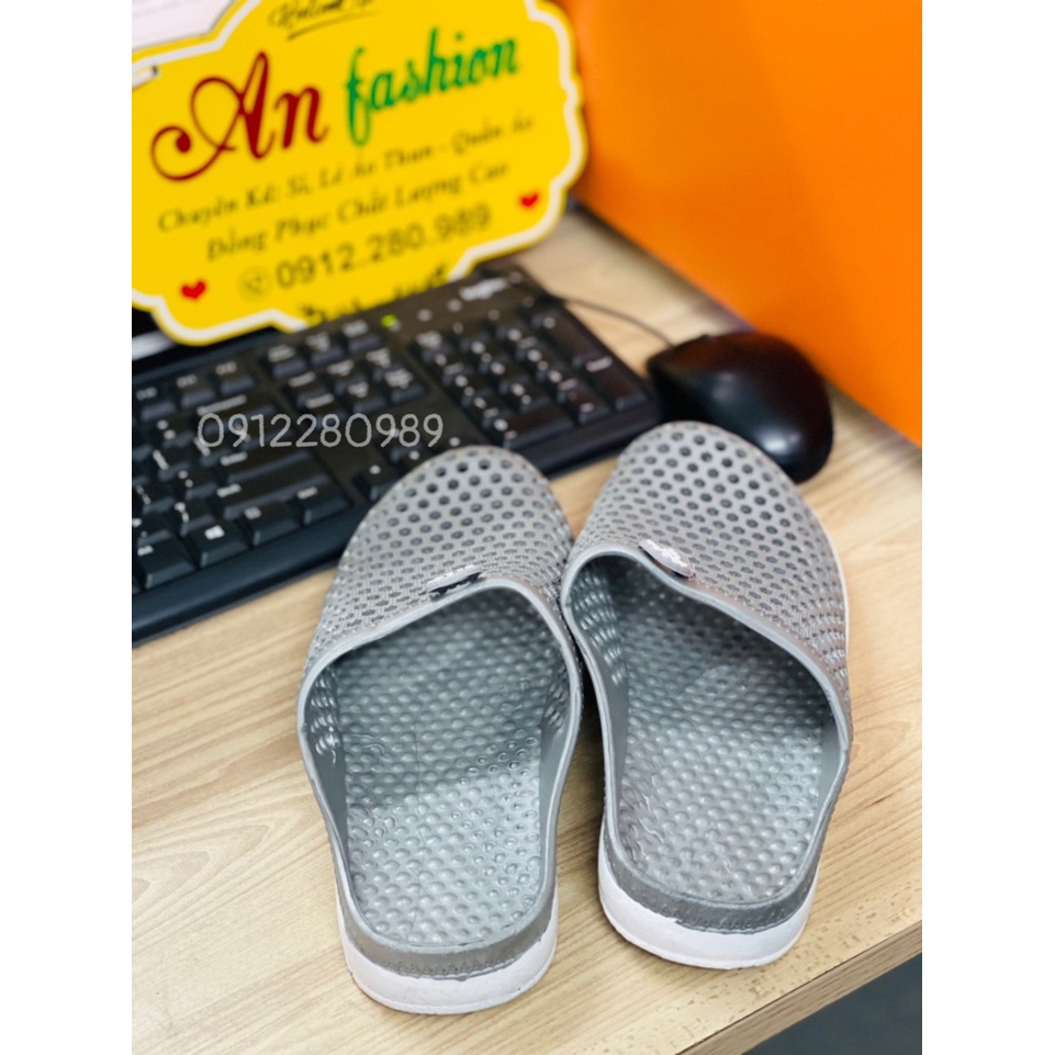 Dép Sục có lỗ thông thoáng bằng nhựa dẻo mềm đi êm chân _ Hình chụp thật