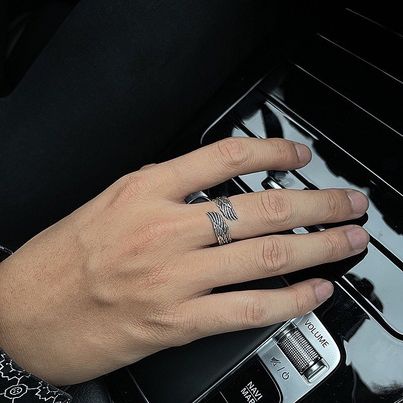 Nhẫn Nam 2W Phong Cách HipHop Cá Tính Merin Accessories Màu Bạc Đẹp Cao Cấp - Nhân Nam Họa tiết Đôi Cánh Chất Liệu Titan