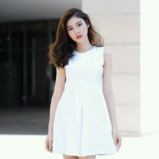 Đầm trắng dottie