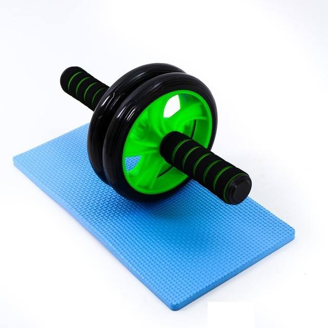 CON LĂN TẬP CƠ BỤNG TẠI NHÀ 2 BÁNH CHẮC CHẮN