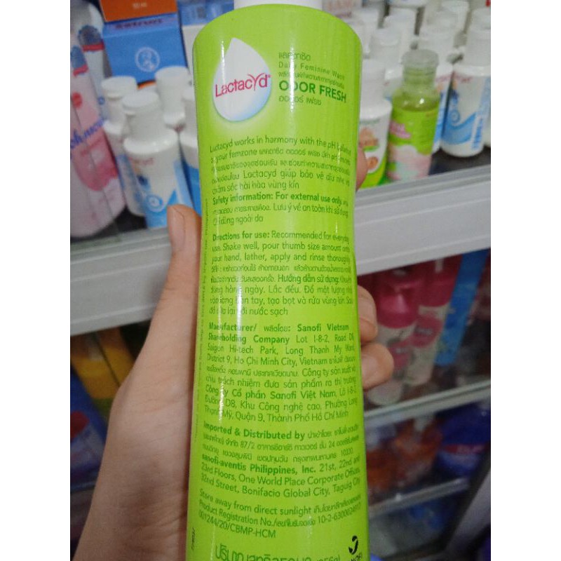 Dung dịch vệ sinh phụ nữ Lactacyd lá trầu 250ml