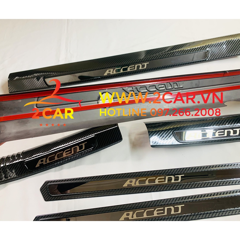 Ốp bậc cửa, nẹp bước chân trong, ngoài CARBON xe Huyndai Accent 2018- 2019- 2021- 2022- 2023 vân cacbon cao cấp