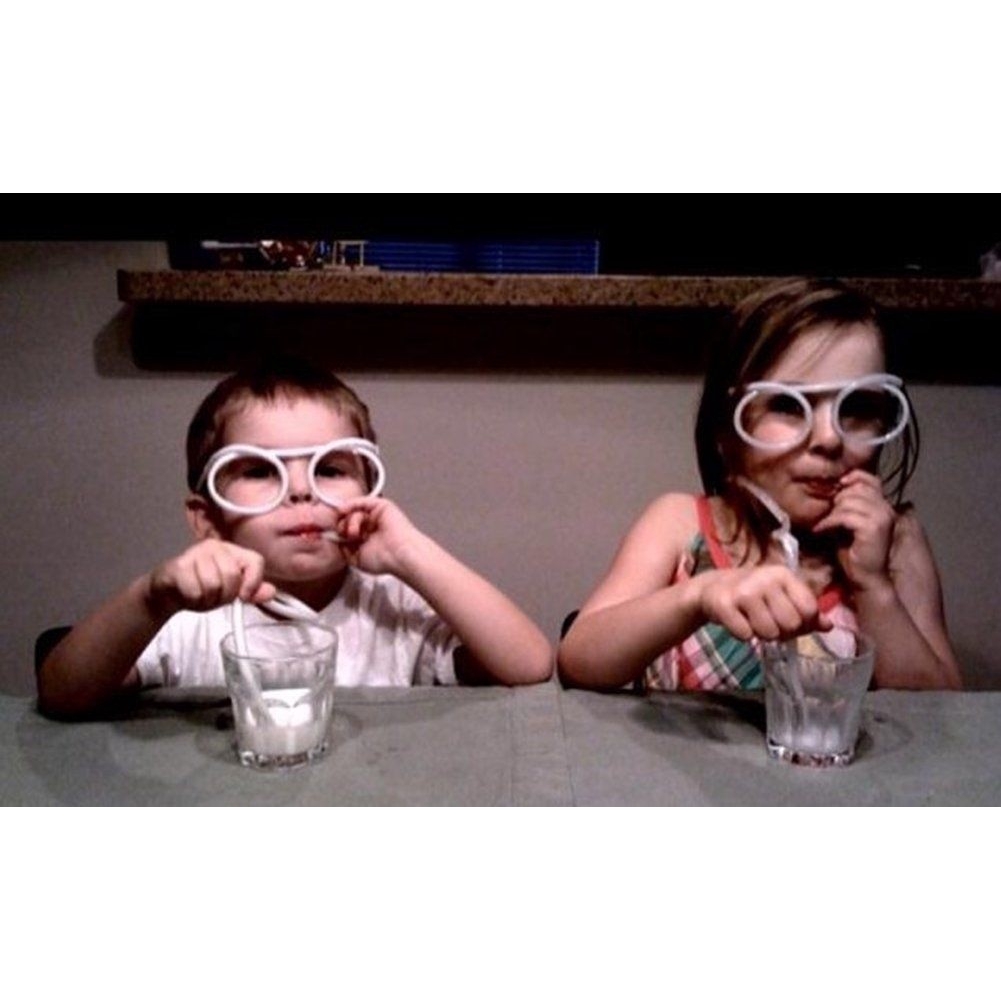 1 Mắt Kính Có Ống Hút Thiết Kế Đơn Giản Vui Nhộn Màu Sắc Ngẫu Nhiên Cho Trẻ Em