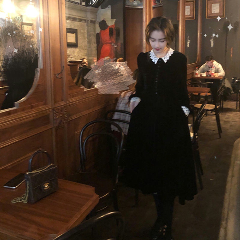 Đầm nhung đen dáng dài thời trang mùa thu Pháp 2021