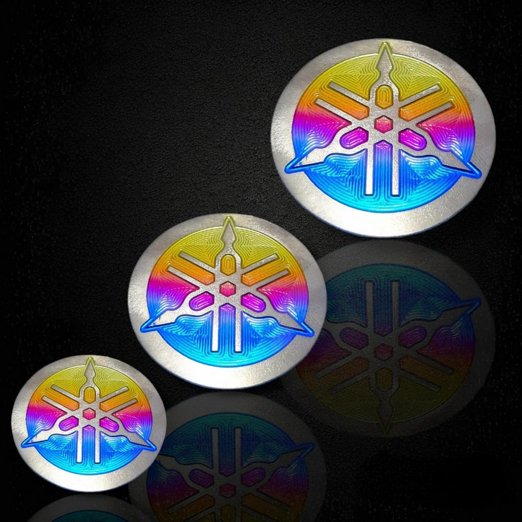 Tem Titan logo Yamaha có sẵn keo dán 3M đỏ loại tốt chống bị bong tróc sử dụng được cho mọi dòng xe, mọi nơi