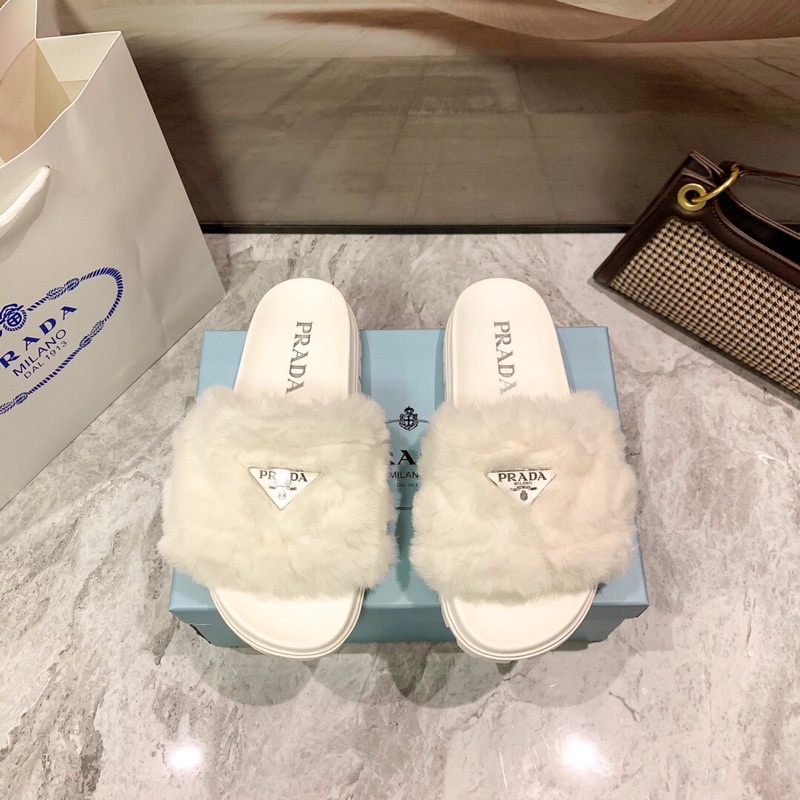 Dép thời trang nữ đế TPU chống trơn trượt quai ngang đính lông cừu prada