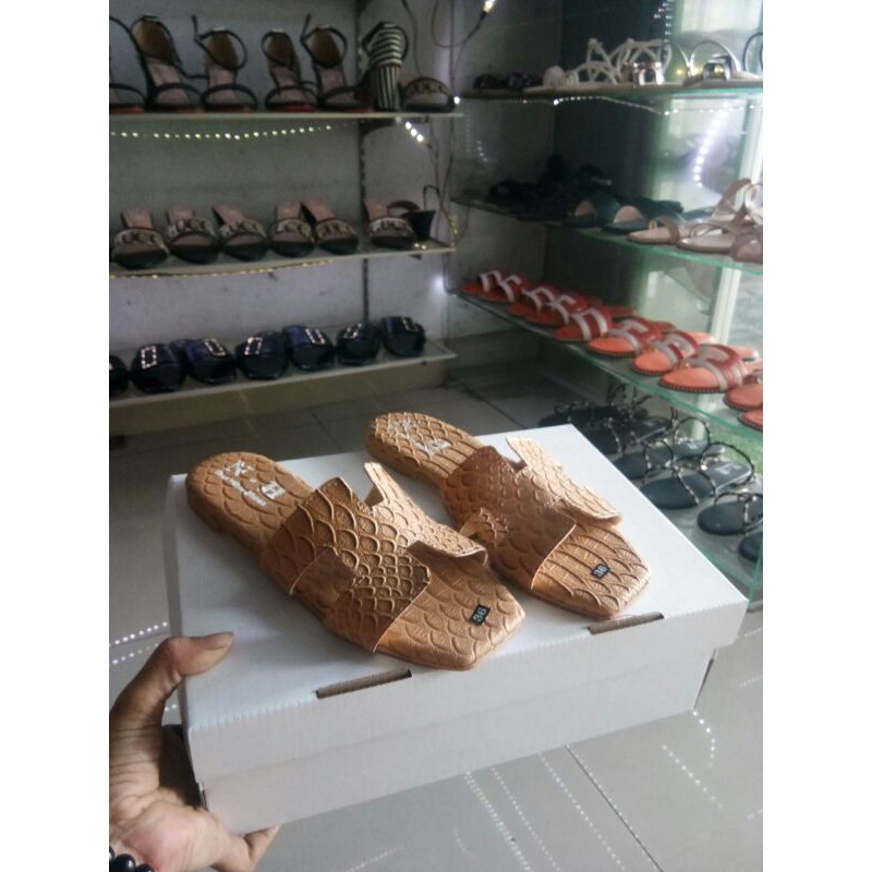 dép chữ H da rắn