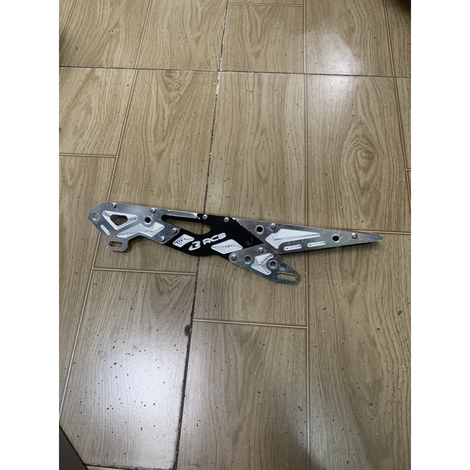 Che sên xe raider Fi va satria nhôm cnc màu bạc