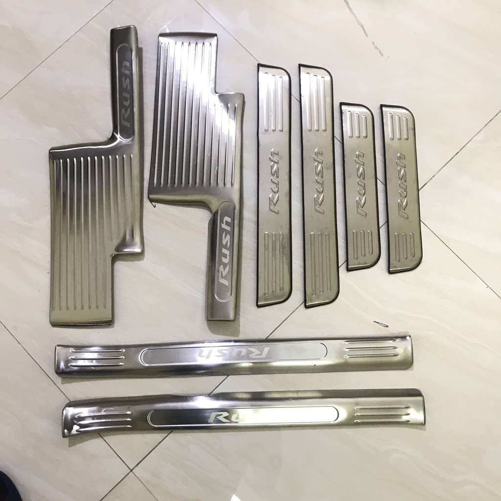 Bộ 8 nẹp bước chân trong và ngoài inox xe Toyota Rush các đời từ 2018 đến 2021