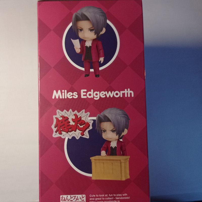 Mô hình Ace Attorney - Miles Edgeworth  tặng kèm postcard + móc chìa khoá