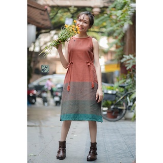Váy cổ yếm thắt dây eo