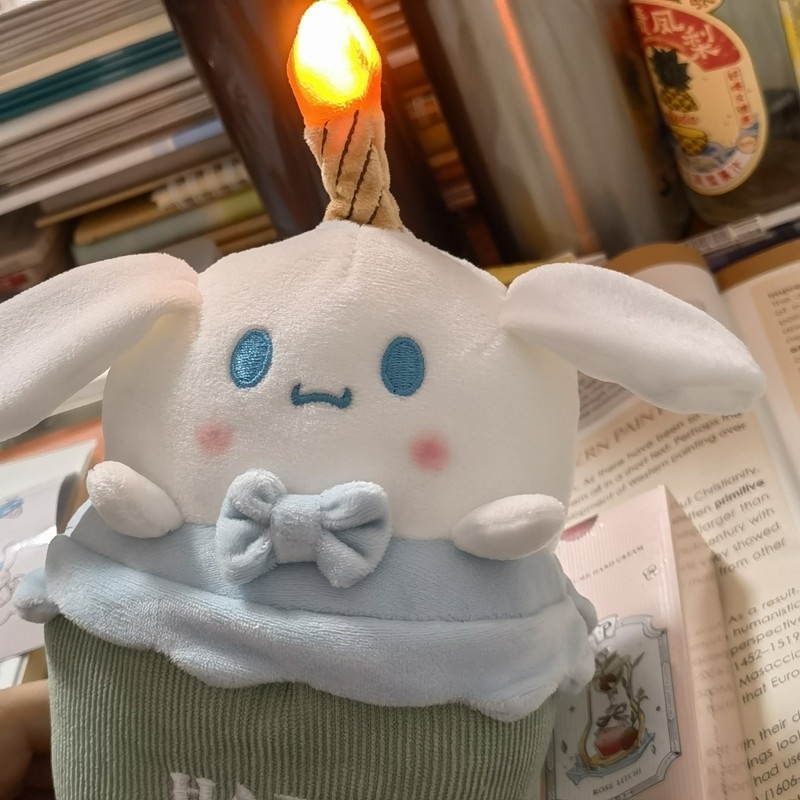 Nhấn để hát!GẤU BÔNG SANRIO SINH NHẬT PHÁT SÁNG VÀ NHẠC HAPPY BIRTHDAY QUÀ TẶNG Ca hát Hình dạng bánh sinh nhật Đồ chơi KUROMI, CINNAMOROLL, MELODY, PURIN Con chó nhồi bông Búp bê Quà tặng sinh nhật