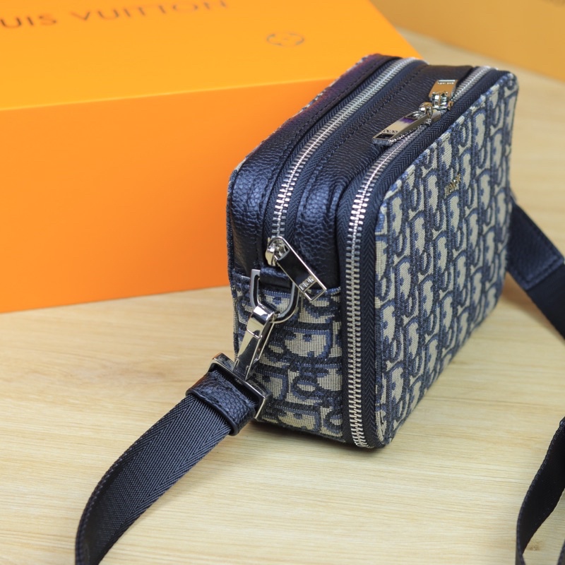Túi đeo chéo Unisex D95912 cỡ nhỏ chất liệu vải canvas kích thước 16x12x6cm