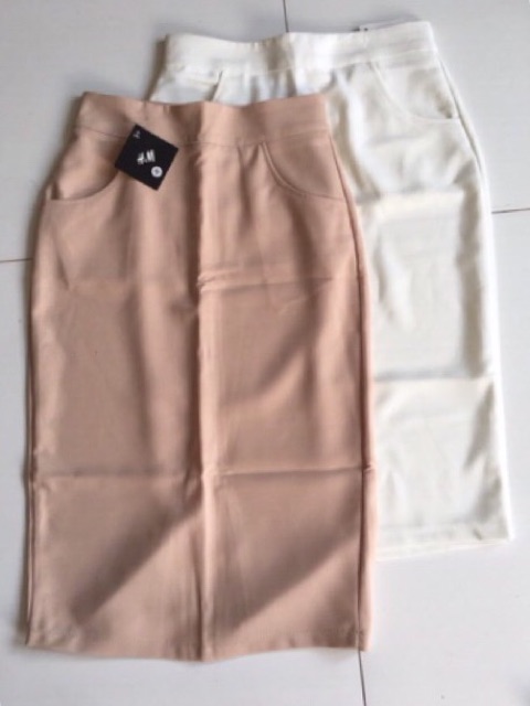 Chân váy bút chì dáng dài xẻ sau chất liệu tuyết mưa | BigBuy360 - bigbuy360.vn