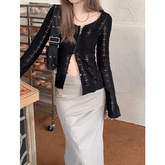 「MOTEL7」 Váy Yếm Xếp Ly Dáng Dài Qua Gối Ôm Dáng Phong Cách Retro Mỹ + Áo Khoác Cardigan Rỗng Chống Nắng Dễ Phối Đồ Cho Nữ Có Sẵn
