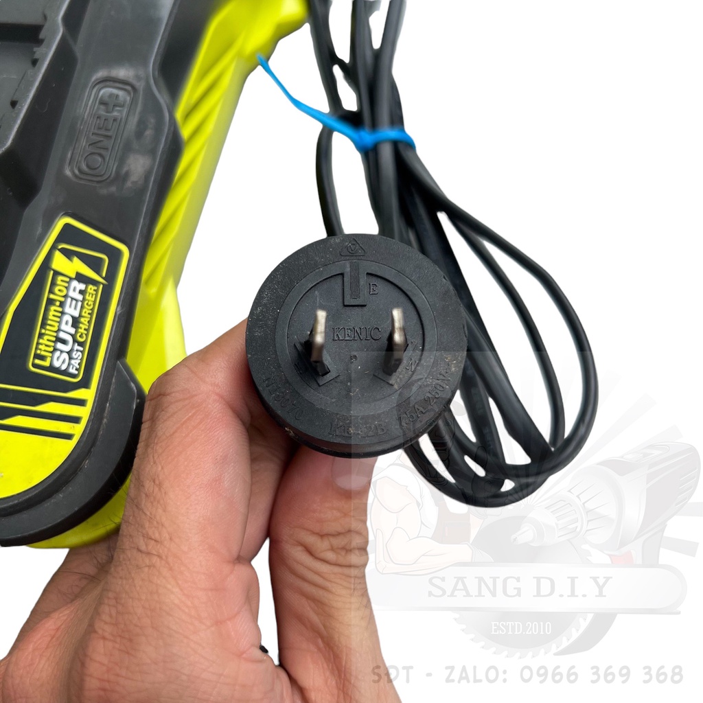 Sạc Ryobi 220-240V Siêu Tốc 140W Hàng Nội Địa Úc, Có Cổng Sạc USB