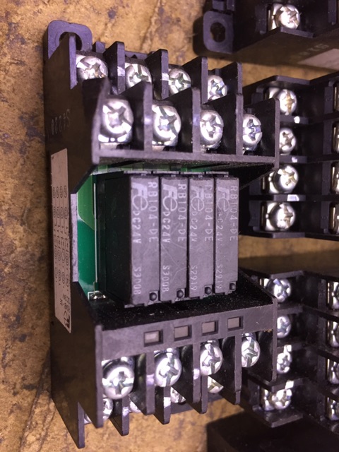 Cụm 4 relay cũ xịn rẻ