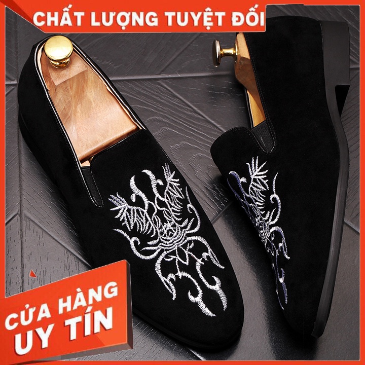 Giày lười da lộn { THÊU HỌA TIẾT ĐẦU RỒNG } Đế cao su đúc , gầm đế được khâu chỉ gai chắc chắn.