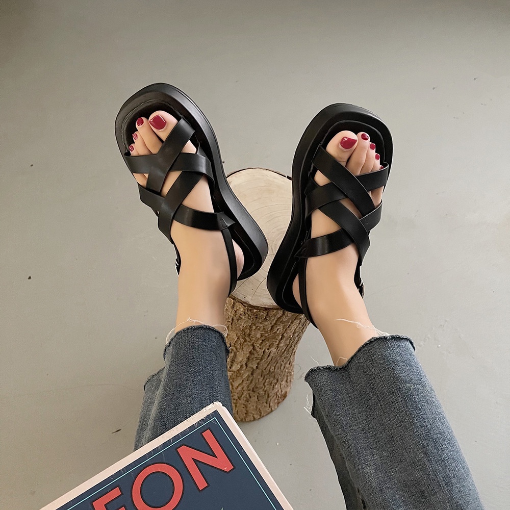 Giày sandal nữ quai chéo giayBOM đế bằng B1332