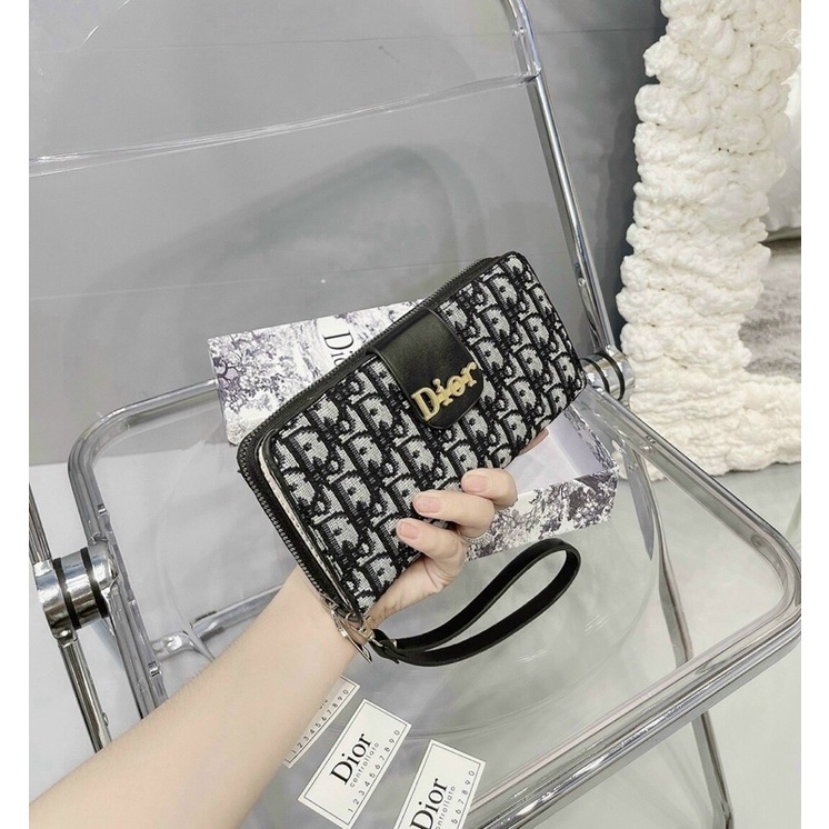 Ví cầm tay di.or kèm tag hãng siêu xinh có dây đeo cổ tay