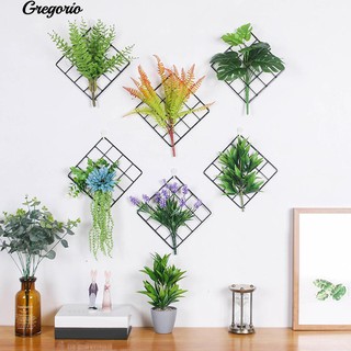 Khung lưới bằng sắt treo hoa trang trí