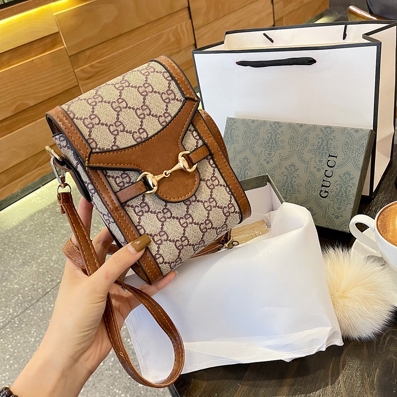 TÚI GUCCI ĐỰNG ĐIỆN THOẠI NHỎ GỌN TIỆN DỤNG