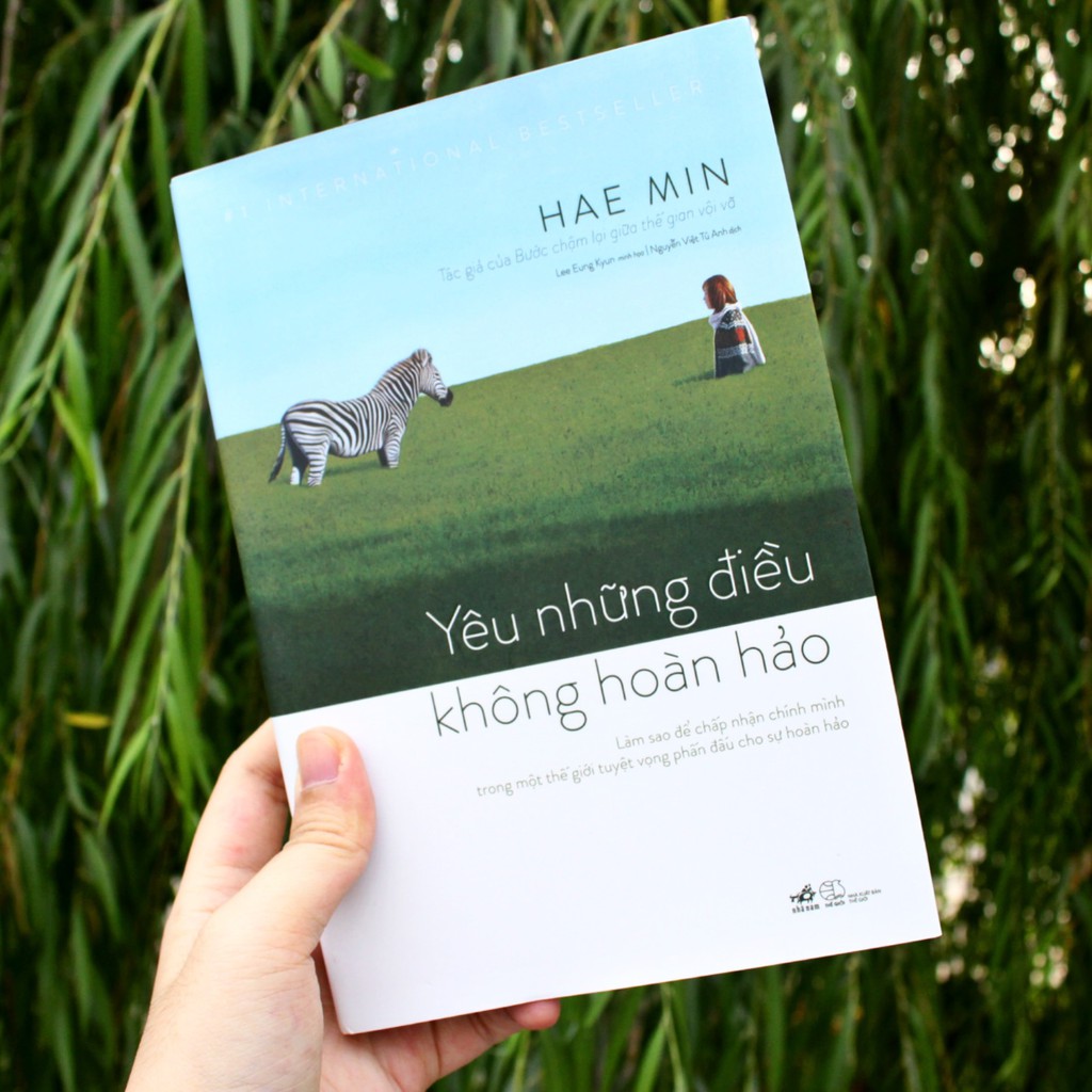 Sách - Yêu Những Điều Không Hoàn Hảo