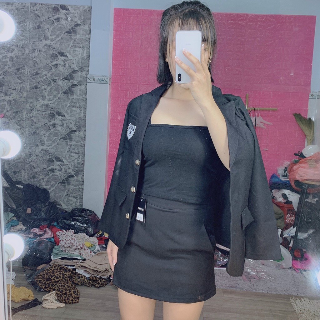 Áo khoác blazer nhẹ form dài nữ tính thêu logo | BigBuy360 - bigbuy360.vn