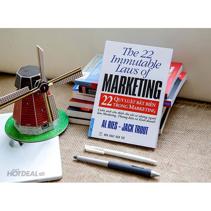 Sách - 22 Quy luật bất biến trong marketing - FirstNews Tặng Kèm Bookmark