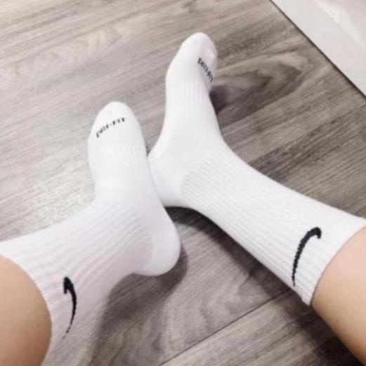 Tẩt Cao Cổ Màu Trắng Nam Nữ cực hot dễ phối đồ với giày sneaker - NT STORE SNEAKER