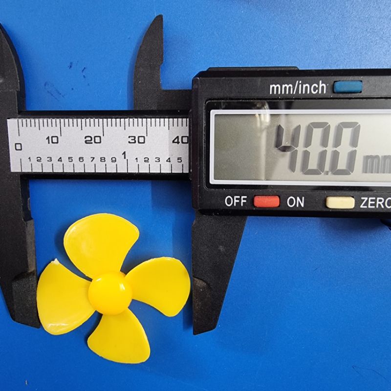 Cánh quạt nhựa mini 4 cánh  cánh 4cm trục 2mm ( 1 cái )