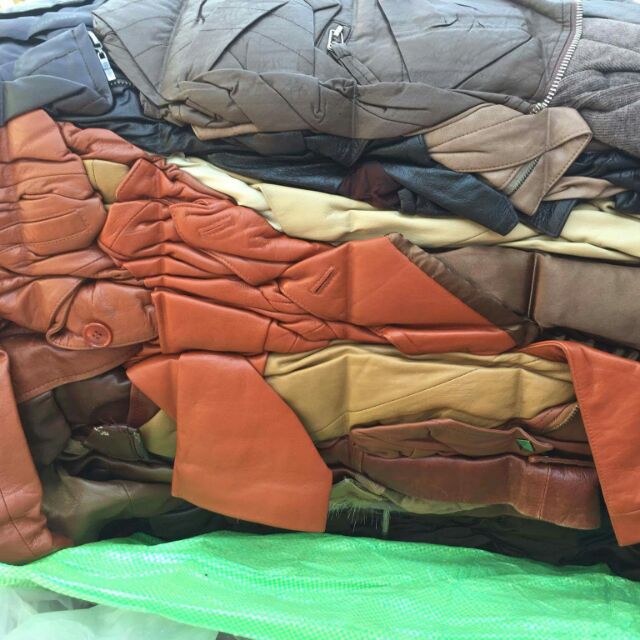 Khui kiện áo khoác da