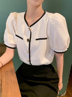 Áo Croptop Cúc Hoa Viền Đen