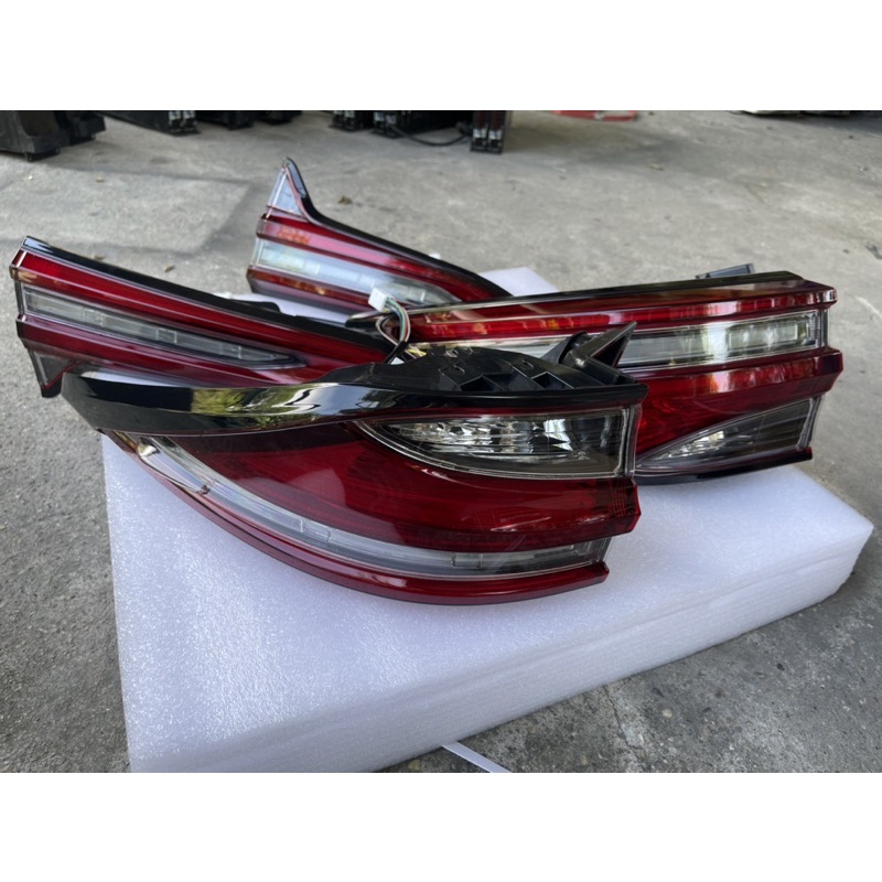 Đèn led hậu Xe Toyota Fortuner mẫu Lagender  Lắp đời 2016 đến 2021 Hàng Cắm giắc