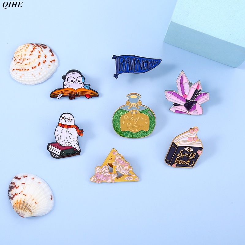 Ghim cài áo QIHE JEWELRY chủ đề học viện phép thuật làm quà tặng cho bạn bè