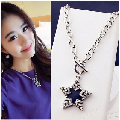 Dây Chuyền Sợi Xích Ngắn Mặt Hình Ngôi Sao Năm Cánh Đính Đá Pha Lê Phong Cách Nhật Bản Hàn Quốc Dành Cho Bạn Nữ Mặc Vào Mùa Thu Đông