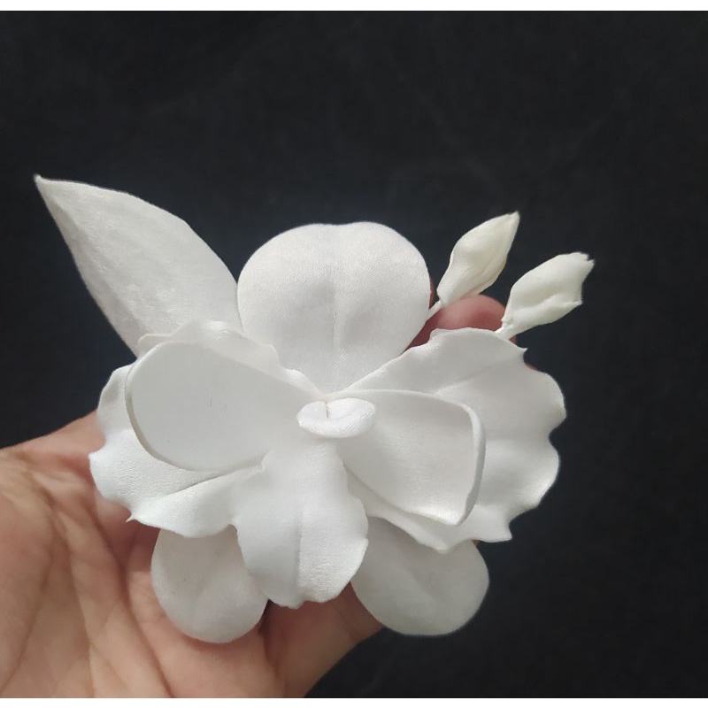 Hoa lan cài áo handmade Joli màu trắng