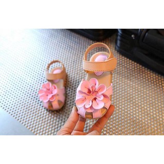 Giày sandal bé gái