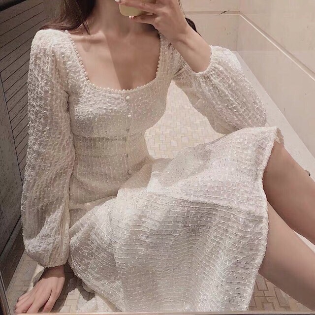 Váy kim sa cổ vuông