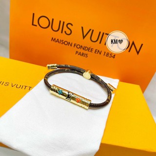 Vòng tay logo Lv