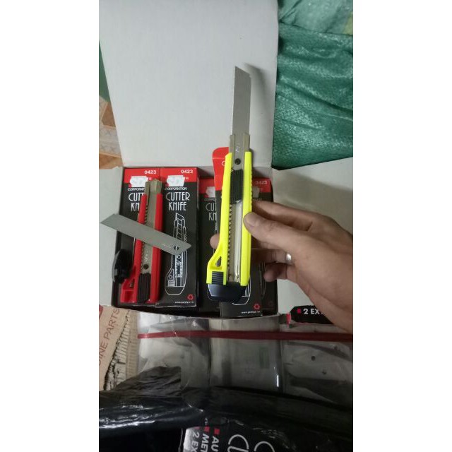 Dao rọc giấy lớn, dao rọc giấy sdi cỡ to (tặng 01 lưỡi dự phòng sau nắp chuôi dao) - HV Store 474