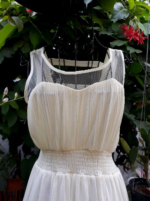 Đầm secondhand maxi kem, lót lưới và thiết kế hở lưng quyến rũ #đầm_si_tuyển #đầm_2hand