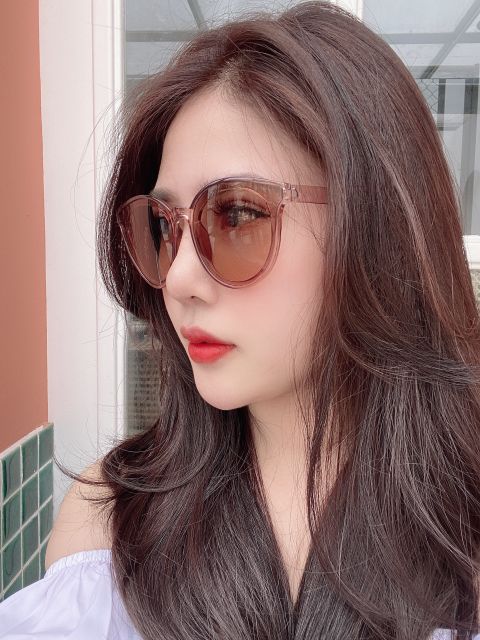 Kính nữ ( xước nhẹ giảm còn 100k)  Shein hàng chuẩn auth, có mail mua hàng chính hãng