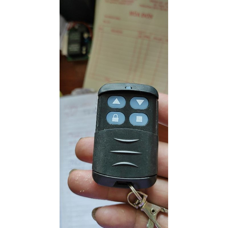 # Tay điều khiển cửa cuốn mã học 433 mhz chống nước