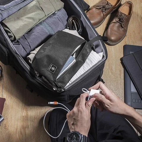 Túi Đeo Chéo Unisex Tomtoc Basic Accessories Nhỏ Gọn, Đựng Phụ Kiện Điện Thoại, Ví Tiền Đa Năng - Balocenetr