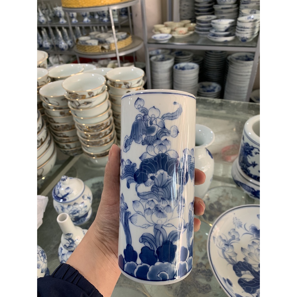 Choé thờ, nậm thờ, kỷ chén, bát sâm men rong/ men xanh ngọc trên ban thờ