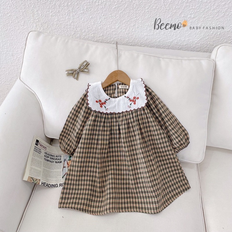 Váy dài tay babydoll karo yếm cổ hoa tiểu thư cho bé gái mặc đi học đi chơi hãng Beemo