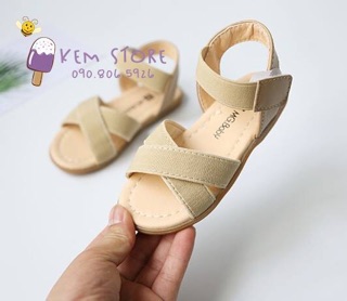 Giày sandal bé gái