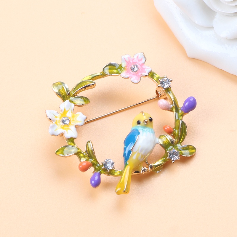 Trâm Cài Áo Hình Vòng Hoa Và Bướm Bằng Đá Thời Trang