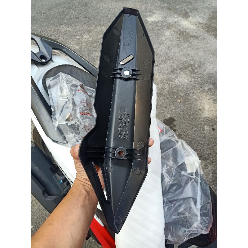 Ốp vỹ pô vario click 2018- 2021 chính hãng honda